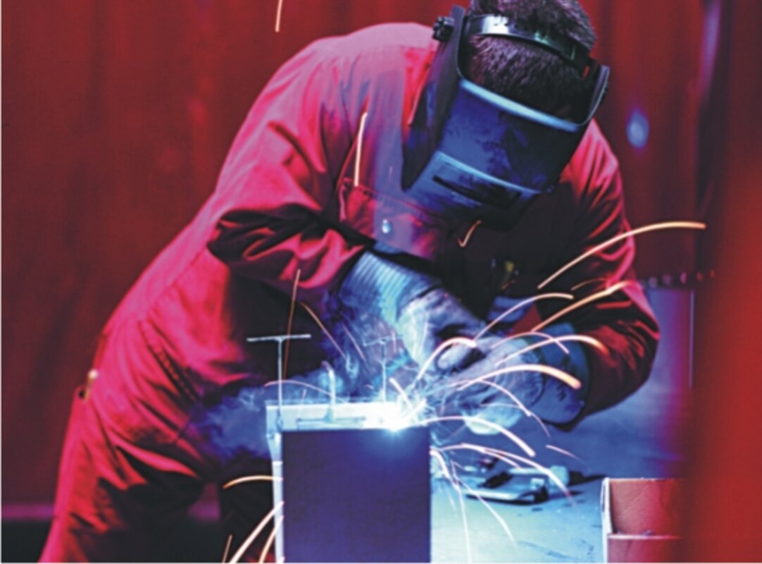 Schweißarbeiten in der Metallfertigung