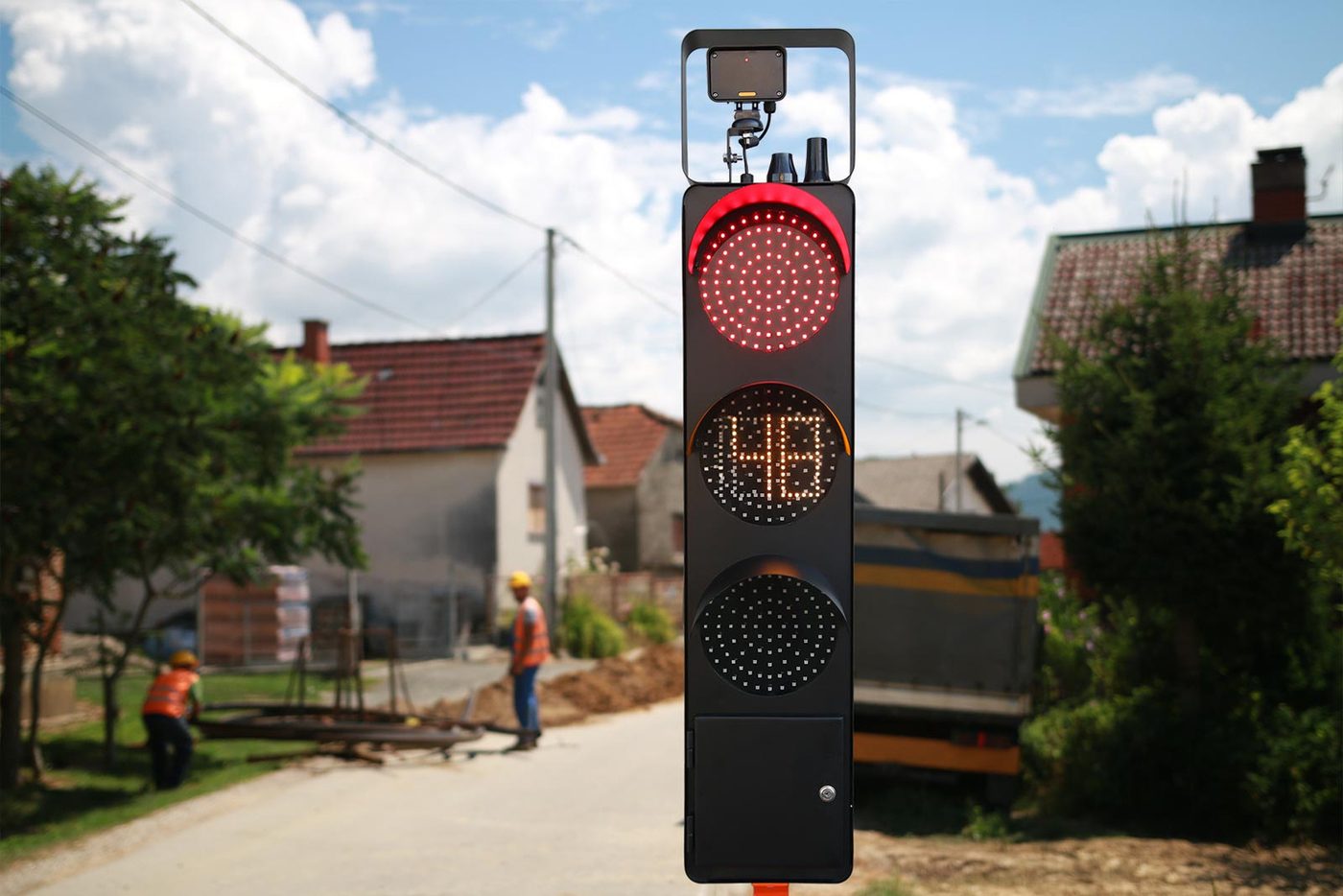 Aufgestellte Ampelanlage mit Countdown-Anzeige im Straßeneinsatz