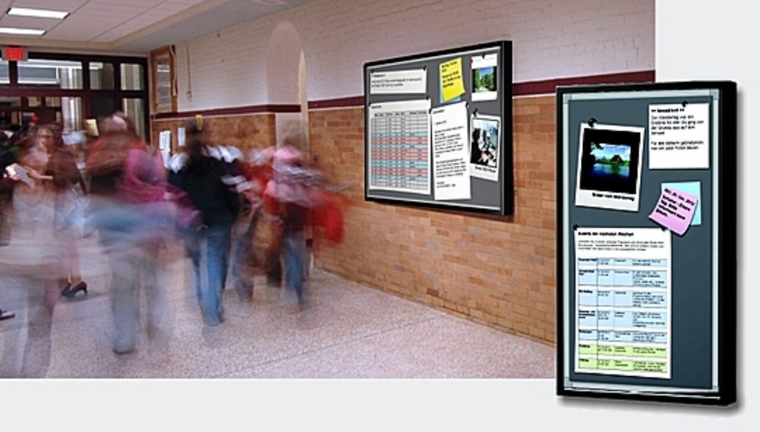 Digitales Informationsdisplay im Schulgebäude