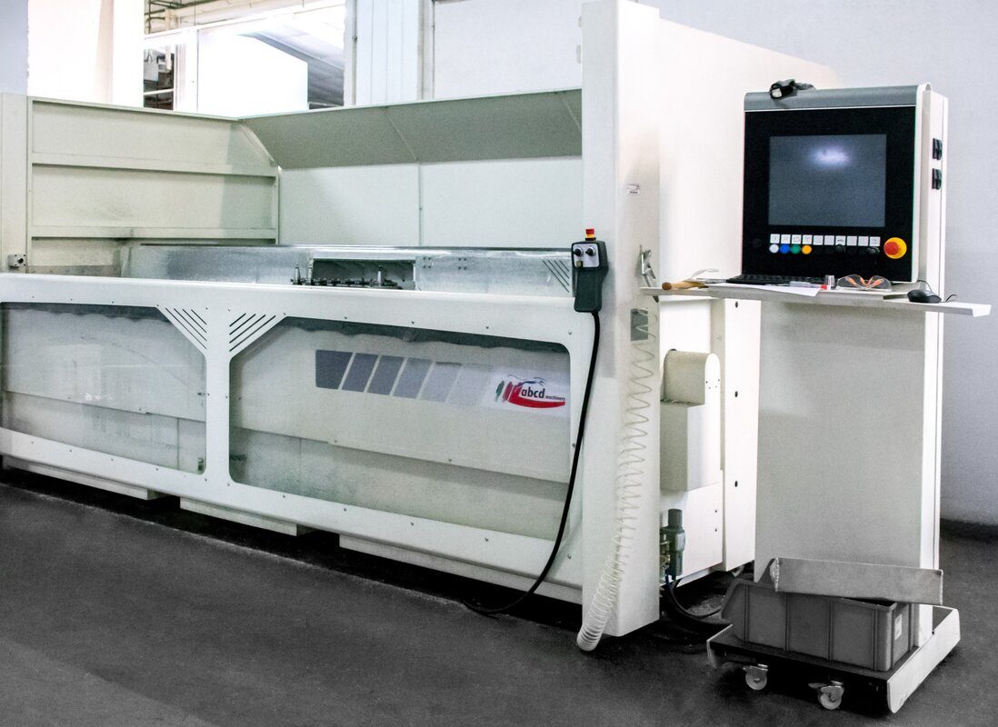 CNC-Fertigung von Metallteilen im Betrieb